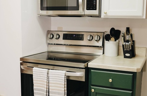 Marysville House | Cozy bungalow in the heart of historic Marysville