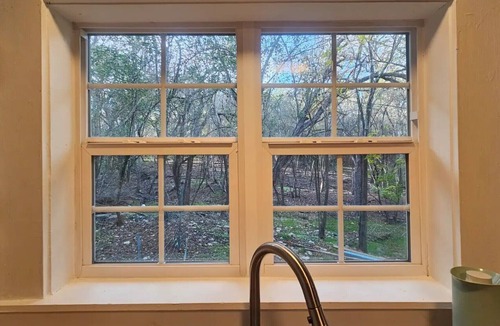 San Marcos House | Cozy bungalow in the woods, across from Texas State University!