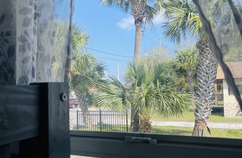 Kingston House | Cozy Bungalow in Daytona Beach