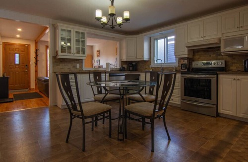 Longueuil House | Cozy Bungalow Longueuil | 3 BR | 6 pers