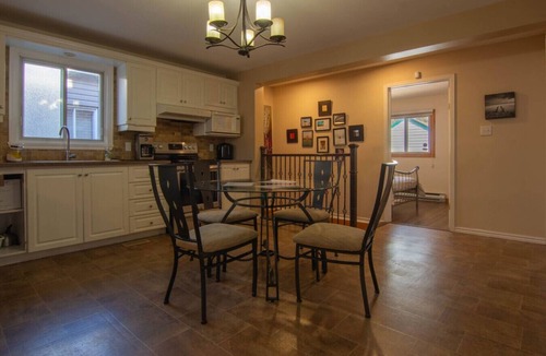 Longueuil House | Cozy Bungalow Longueuil | 3 BR | 6 pers