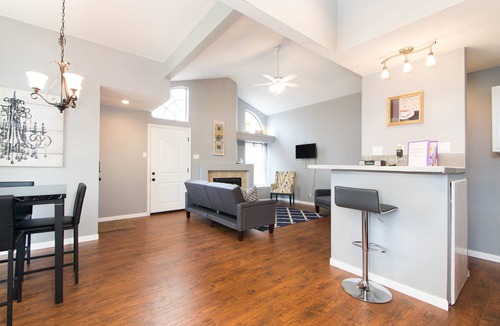 Hidden Meadow Community House | Cozy bungalow near Sea World, Six Flags, Lackland AFB, Shopping & Restaurants