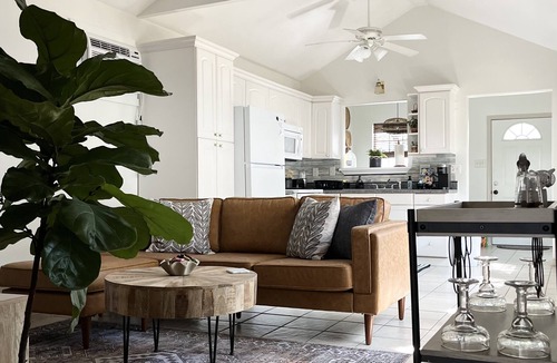 Rockport House | Cozy bungalow w/King bed - mins from Goose Island State Park