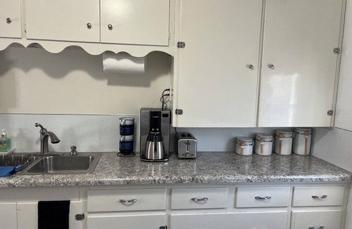 Sterling House | Cozy bungalow with 1 bedroom and WiFi, AC in Sterling,