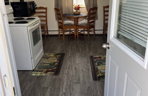 Sterling House | Cozy bungalow with 1 bedroom and WiFi, AC in Sterling,