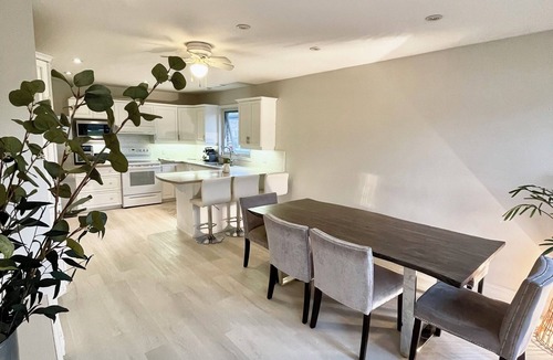 Burlington House | Cozy Bungalow with a Pool
