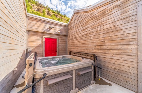 Alto House | Cozy Bungalow with HOT TUB & Pet Friendly!