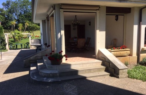 Ampuero House | Cozy Bungalow with poolside porch and beautiful views