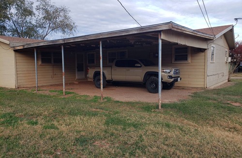 Chalk House | Cozy Bunkhouse in Paducah,Texas. Pet Friendly!