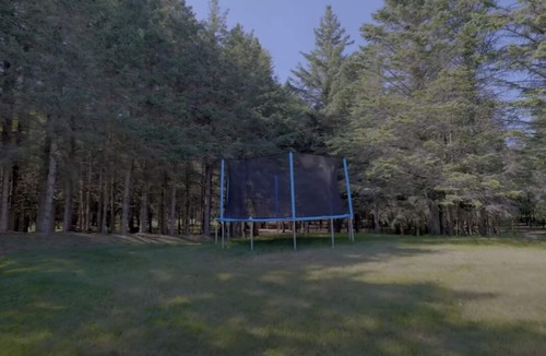 Clarington House | Cozy Bunkie by a Tranquil Freshwater Pond in Clarington, Ontario
