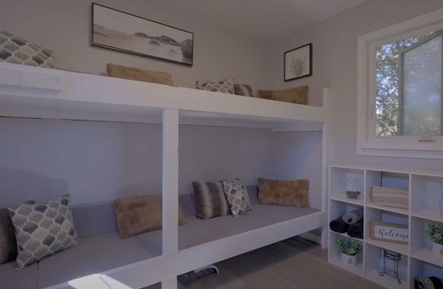 Clarington House | Cozy Bunkie by a Tranquil Freshwater Pond in Clarington, Ontario