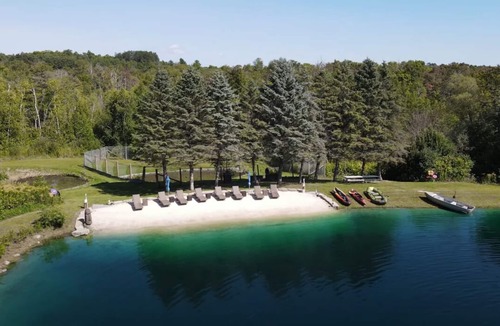 Clarington House | Cozy Bunkie by a Tranquil Freshwater Pond in Clarington, Ontario