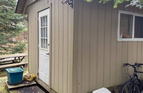 Lake of Bays Cabin | Cozy Bunkie for two!