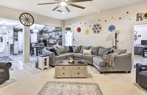 Burleson House | Cozy Burleson Retreat ~ 16 Mi to Fort Worth!