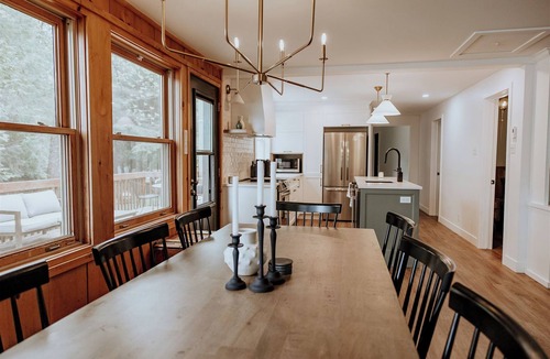Saint-Etienne-De-Bolto Ski Chalet | Cozy chalet by a beautiful lake in Estrie!
