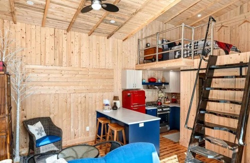 Gloucester County Cabin | Cozy Cabin Escape with River Views & Firepit