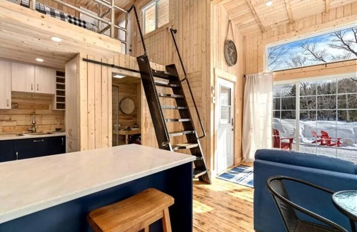 Gloucester County Cabin | Cozy Cabin Escape with River Views & Firepit