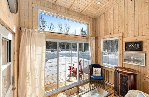 Gloucester County Cabin | Cozy Cabin Escape with River Views & Firepit