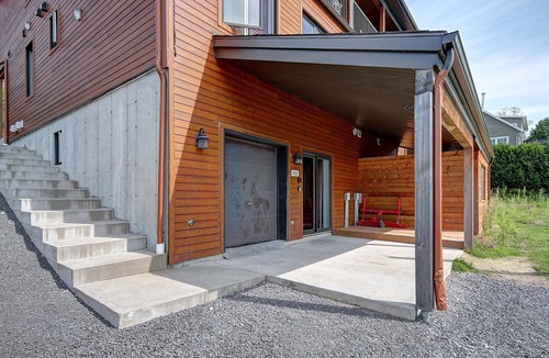 Saint Ferreol les Neiges Apartment | Cozy charming winter Studio for skiers Mt Ste-Anne @ 2 km and Le Massif @ 35km