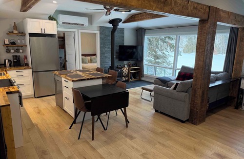 Saint-Alphonse-Rodriguez Ski Chalet | Cozy Lakeside Chalet at Lac Bastien