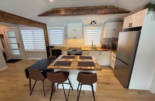 Saint-Alphonse-Rodriguez Ski Chalet | Cozy Lakeside Chalet at Lac Bastien