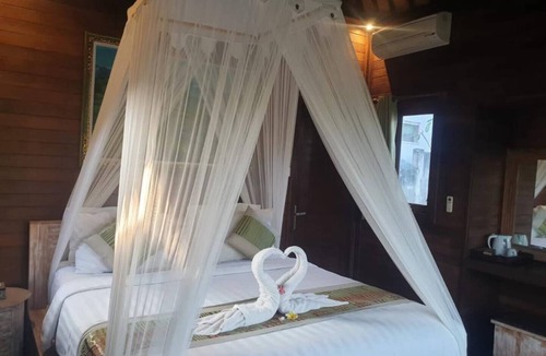 Mushroom Bay Hotel | Cozy Cabana Stay in Nusa Lembongan – Pool – Central Location