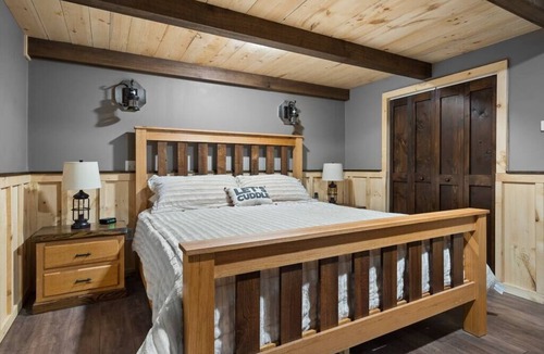 Stratton House | Cozy Cabin 10 Minutes From Stratton w/Fireplace!