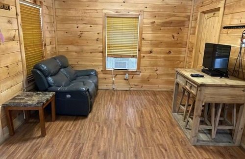 Tichnor Cabin | Cozy Cabin #2 Near Lake Merrisach in Tichnor AR