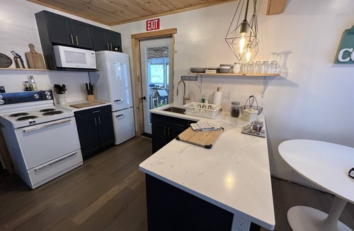 Miller Lake Cottage | Cozy Cabin 20m South of Tobermory-firepit, yard & gorgeous backyard spa