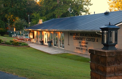 Holladay Cottage | Cozy Cabin #27 walking distance to KY Lake and GREAT fishing - Camden TN.