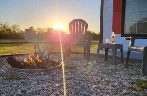 Perry House | Cozy Cabin 5 min from Waco, 10 from Baylor, 15 from Silos