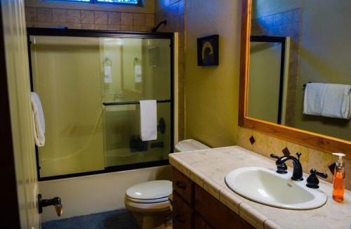 Deer Park House | Cozy Cabin 5 mins to SHARC