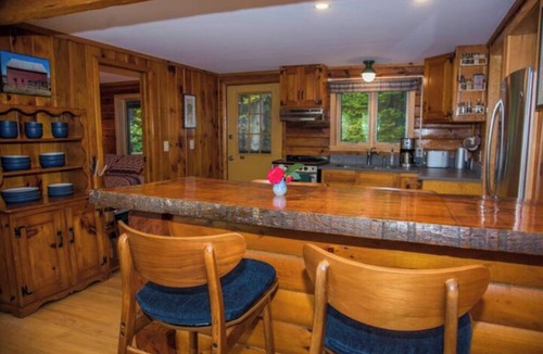 New Paltz Cabin | Cozy cabin adjacent to Mohonk Preserve, wifi, AC, and detached studio building
