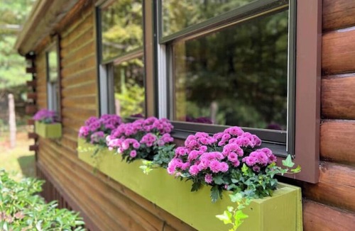 New Paltz Cabin | Cozy cabin adjacent to Mohonk Preserve, wifi, AC, and detached studio building