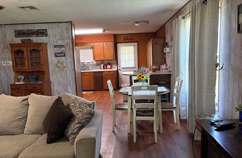 Graford House | Cozy Cabin at Possum Kingdom Lake. Close to Rocker B Ranch & local music venues.