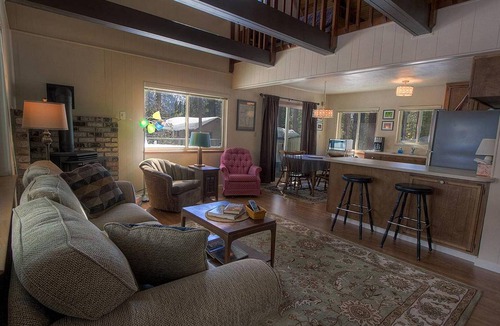 Country Club Estates House | Cozy Cabin by Lake Tahoe Accommodations