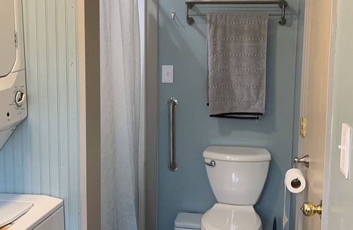 St. James Cabin | Cozy Cabin close to parks, rivers and wineries