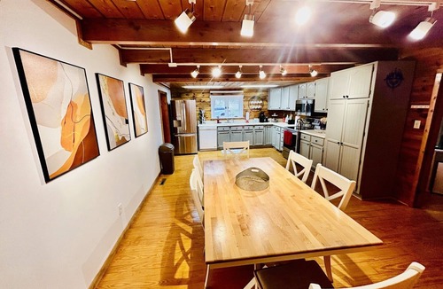 Radford House | Cozy Cabin close to Virginia Tech and Radford University