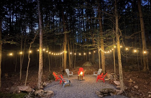 Lake Ariel House | Cozy Cabin Escape w. Fireplace + Fire Pit