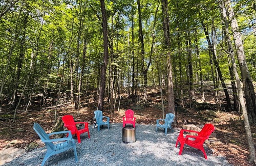 Lake Ariel House | Cozy Cabin Escape w. Fireplace + Fire Pit