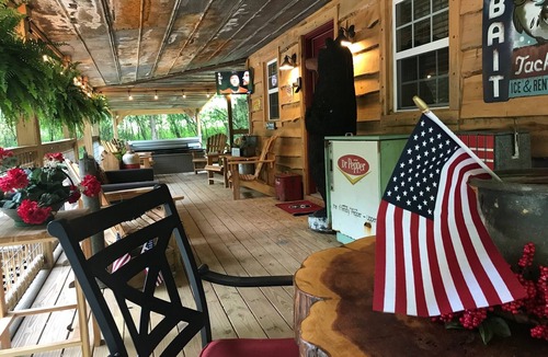 Rock Island Cabin | Cozy Cabin, Fire Pit, with Hot Tub Next To Rock Island State Park