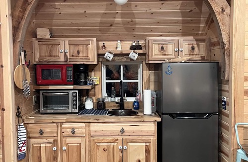 Creek County Cabin | Cozy Cabin, firepit, with 10 acres to roam, private pond and Dock, s’more’s
