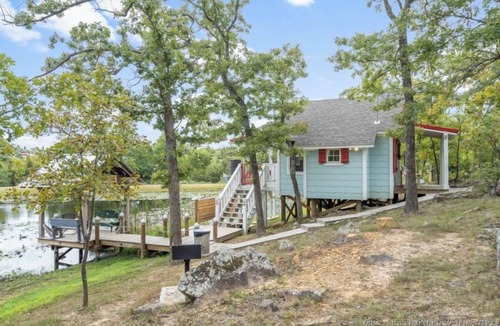 Creek County Cabin | Cozy Cabin, firepit, with 10 acres to roam, private pond and Dock, s’more’s