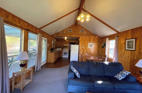Zwolle Cabin | Cozy Cabin for 2 with Full Kitchen, Vaulted Ceilings & Outdoor Firepit