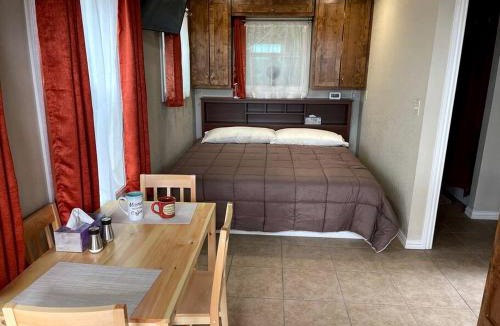 Jacksboro House | Cozy Cabin for Glamping Stay on Lake Godstone, Texas