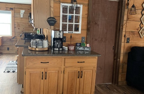 Woodford Cabin | Cozy Cabin & Fun-Filled BarnnVAST Access nNear Mt Snow & Prospect Mt