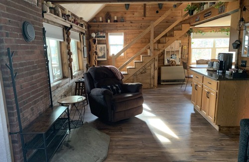 Woodford Cabin | Cozy Cabin & Fun-Filled BarnnVAST Access nNear Mt Snow & Prospect Mt