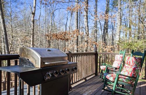 Epworth House | Cozy Cabin Game Room Fire Pit Grill Spa