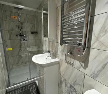 Cricklewood House | Cozy Cabin