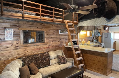 Wheeler County Cabin | Cozy cabin getaway at the Lake
